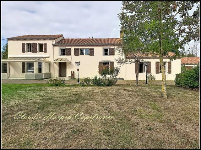Maison à vendre 8 pièces CHICHE (79) 6 chambres - terrain 6195 M² — photo du bien