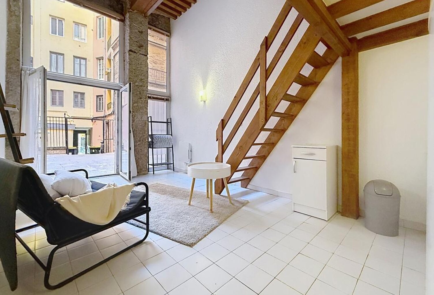 Studio de charme avec mezzanine proche de la place Sathonay — photo 1