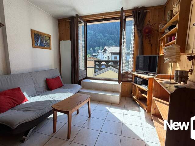 CHAMONIX-MONT-BLANC – VUE EXCEPTIONNELLE SUR LE MONT-BLANC - 2 pièces - 36 m² - BALCON SUD - CAVE et Place de parking souterrain — photo du bien