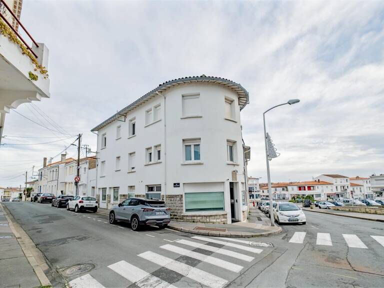 Immeuble - 577 m² - Royan (17) — photo 1