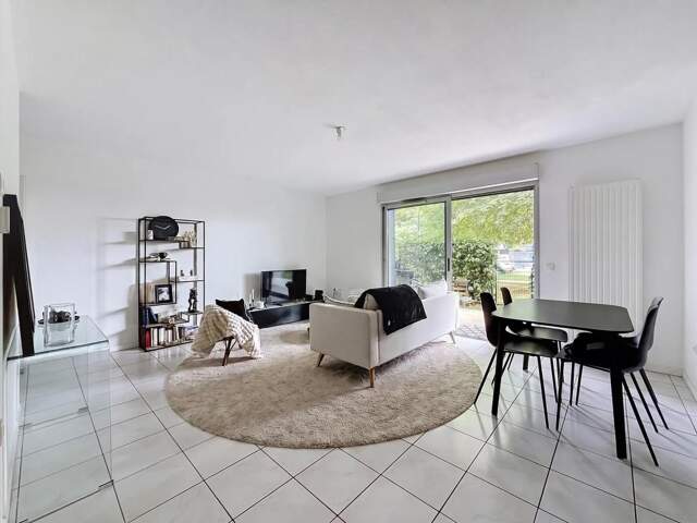 Appartement 4 pièces en rez-de-jardin — Copropriété récente — photo du bien
