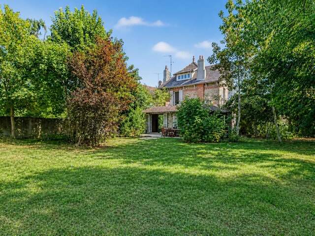 Maison familiale de 150 m² avec jardin et garage – 94290 — photo du bien