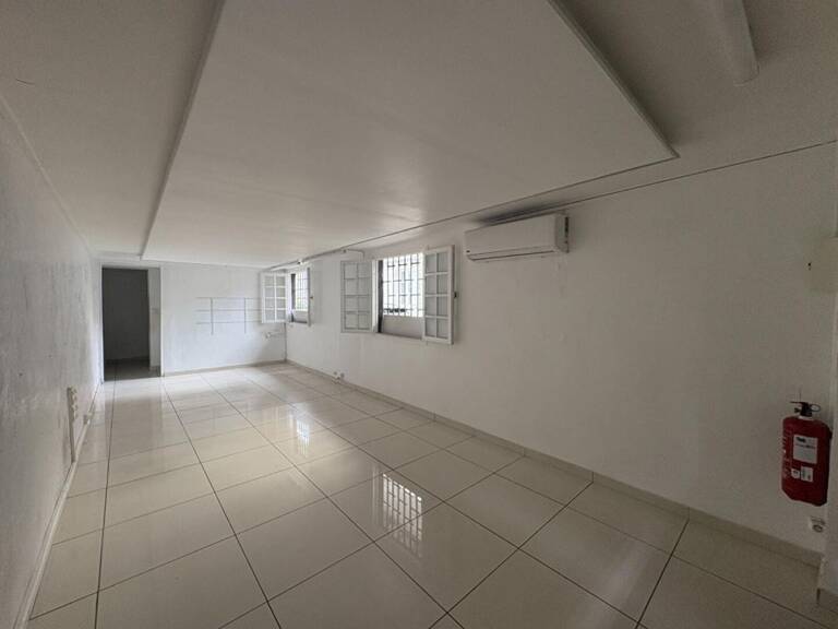 Local commercial Rue Jules AUBER - 33m2- 768 mensuel — photo 1