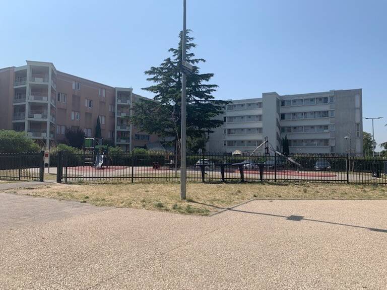 Type 4 - BAGNOLS SUR CEZE - LES MIMOSAS — photo 1