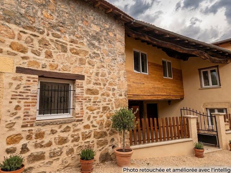 Maison 118 m² 3 chambres et terrains 2,5 hectares À Vendre À Courzieu — photo 1