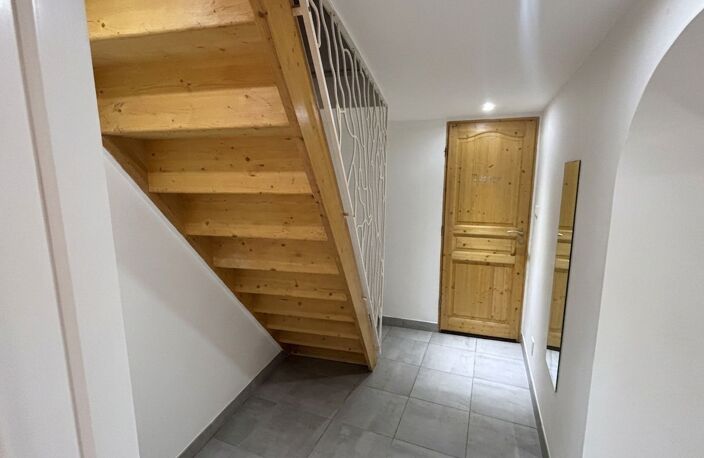 Maison 118 m² 3 chambres et terrains 2,5 hectares À Vendre À Courzieu — photo 3