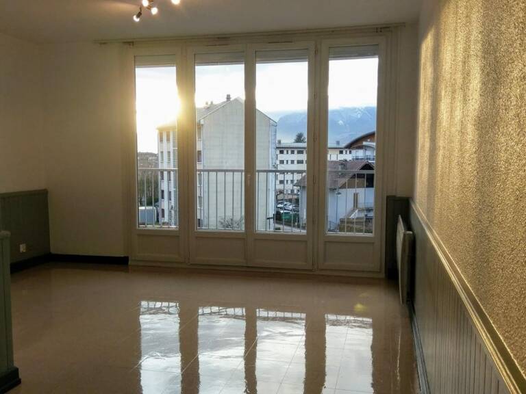 Appartement à louer - studio — photo 1