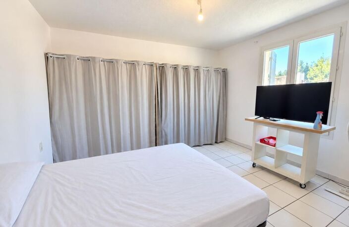 Maison À Vendre Plain pied Montfavet T3 + bureau — photo 4