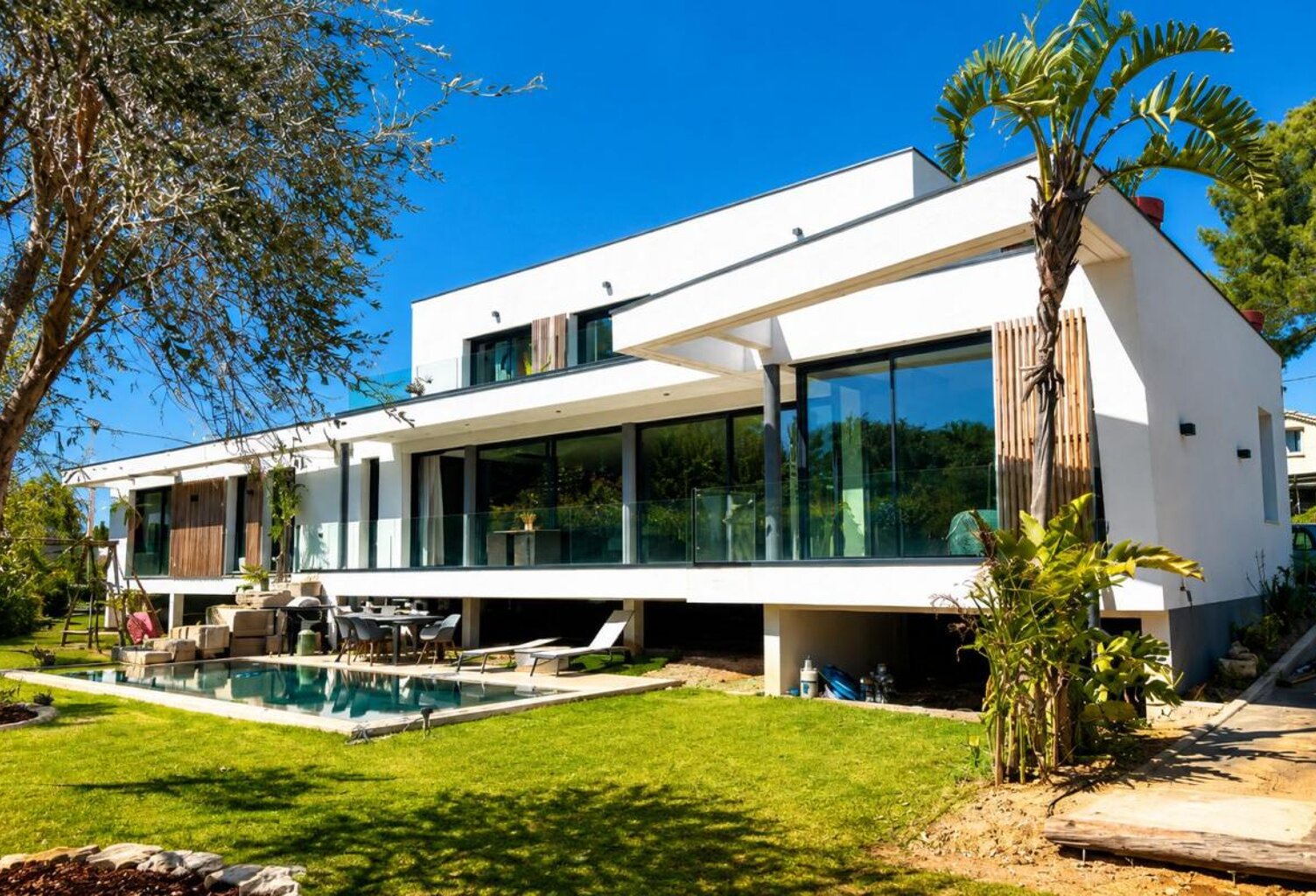 A VENDRE SIX-FOURS-LES-PLAGES 83140 PROCHE DU BRUSC VILLA COTEMPORAINE DE PRESTIGE AVEC PISCINE CHAUFFEE — photo 1