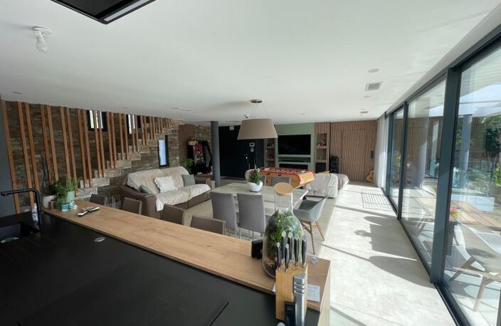 A VENDRE SIX-FOURS-LES-PLAGES 83140 PROCHE DU BRUSC VILLA COTEMPORAINE DE PRESTIGE AVEC PISCINE CHAUFFEE — photo 3