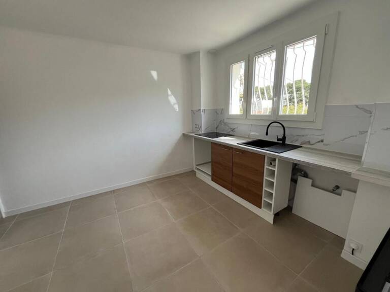 A LOUER HAUT DE VILLA T4 AVEC JARDIN ET PARKING — photo 1