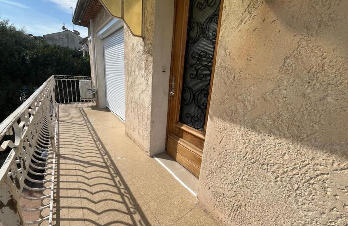 A LOUER HAUT DE VILLA T4 AVEC JARDIN ET PARKING — photo 3