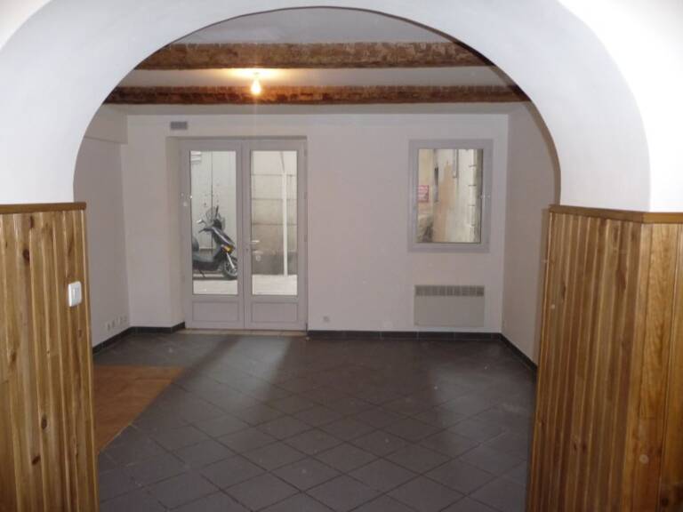 A vendre, centre ville de TOULON (83000) - T1 33m² en rez de chaussée - 5 autres appartements à vendre dans le même immeuble — photo 1