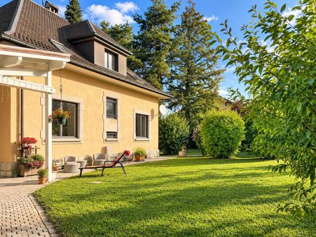 Maison familiale de charme au cœur d’un environnement verdoyant — photo du bien
