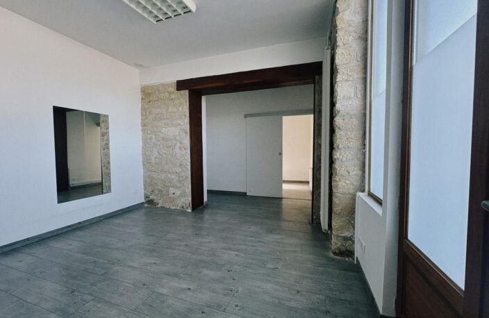 Bien Commercial À Vendre — photo 2
