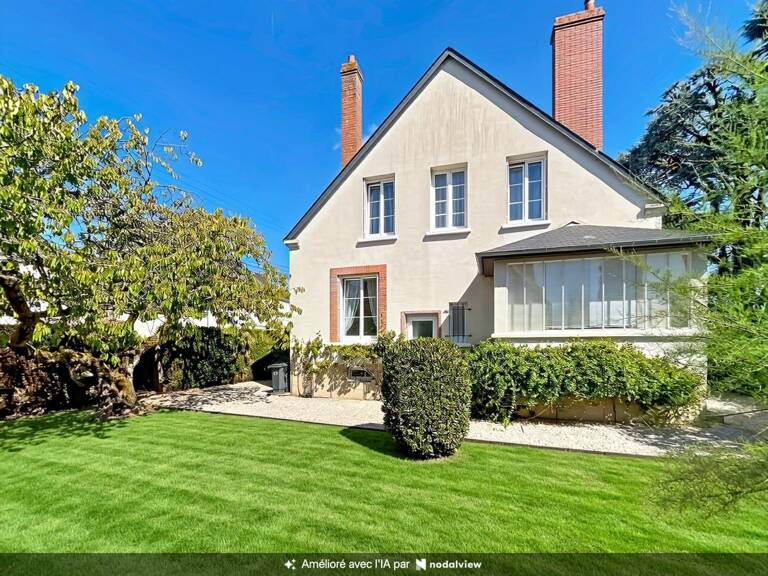 Sully-sur-Loire : maison de caractère idéalement située, 4 chambres, bureau chambre et salle d’eau de plain-pied, sous-sol total, grenier, garage, cave et atelier, des écoles et des commerces. Belle opportunité à découvrir ! — photo 1