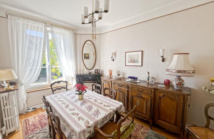 Sully-sur-Loire : maison de caractère idéalement située, 4 chambres, bureau chambre et salle d’eau de plain-pied, sous-sol total, grenier, garage, cave et atelier, des écoles et des commerces. Belle opportunité à découvrir ! — photo 5