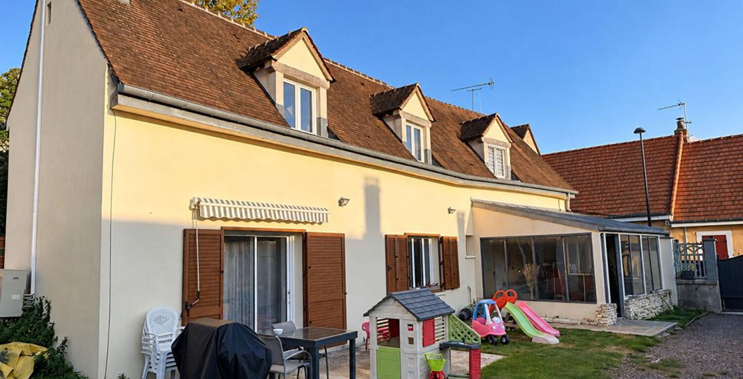 Maison 5 pièces de 110m² avec 3 chambres et jardin — photo 1