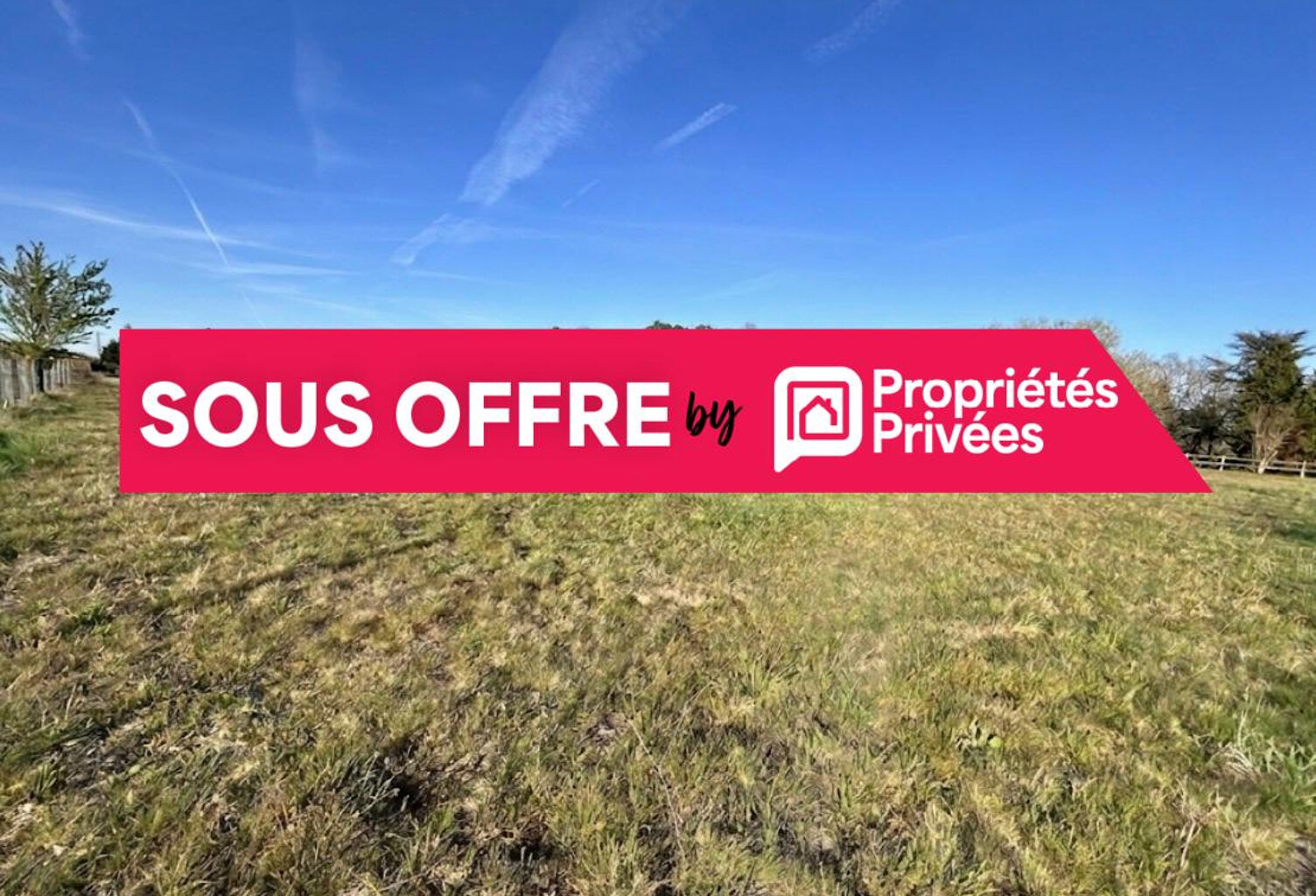 Terrain  constructible  pour  bureaux commerciaux et locaux industriels  à Pugnac  d'une superficie de  3892 m2 — photo 1