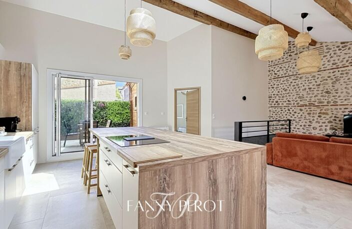 Maison de village remarquablement rénovée avec terrasse et grand garage — photo 4