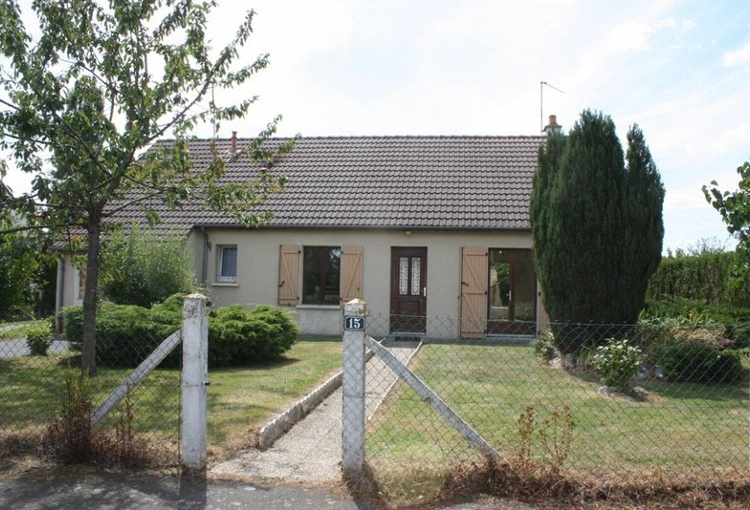61270 RAI maison plain-pied 4 chambres, terrain clos  798 m² — photo 1
