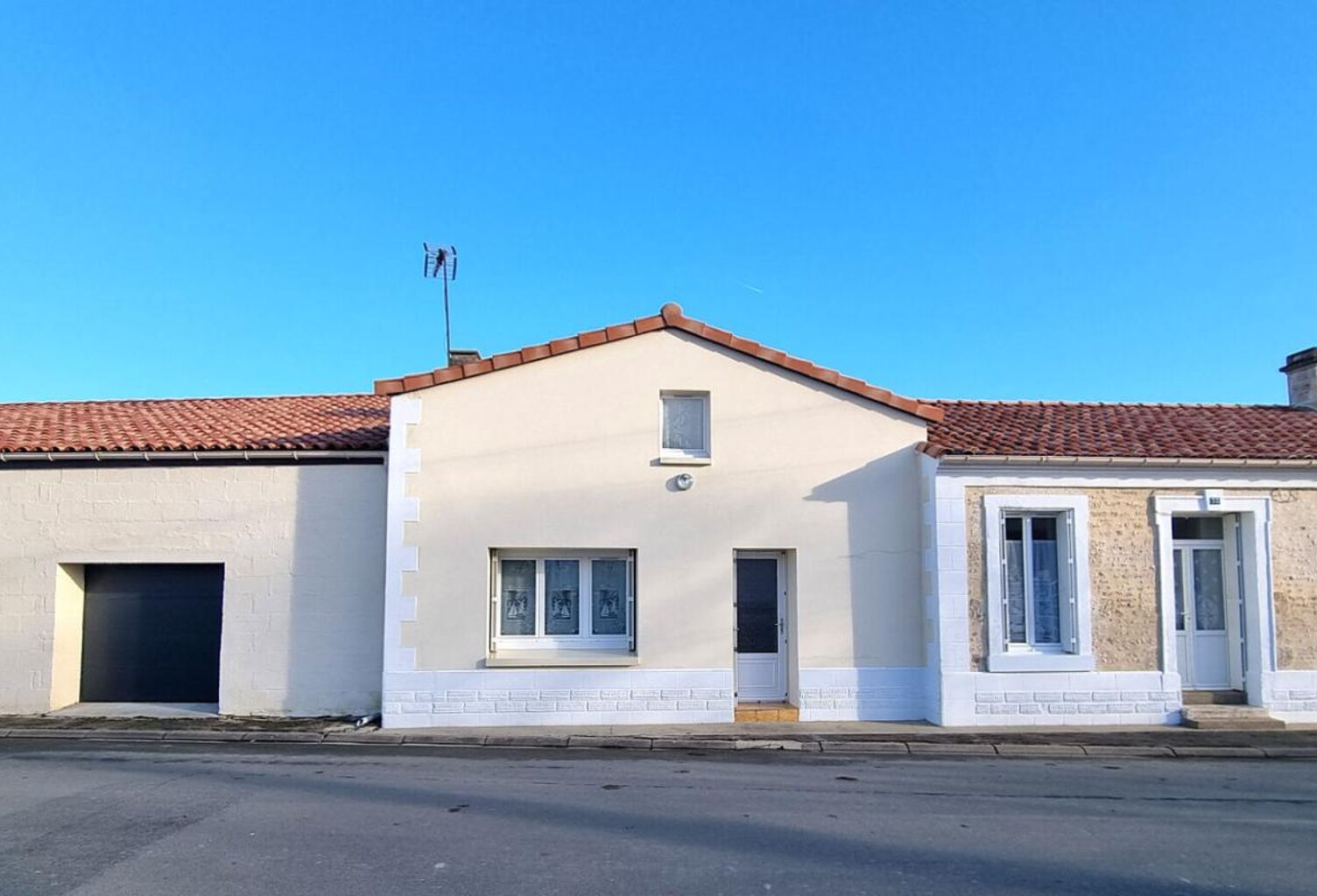 Maison Les Magnils Reigniers 3 pièce(s) 96 m2 — photo 1