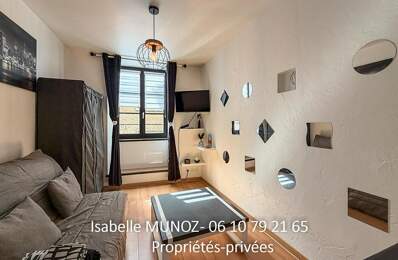 Immeuble Riom, 122 m2 et 180m2 de dépendances (grange avec parking, cave voutée?) — photo du bien