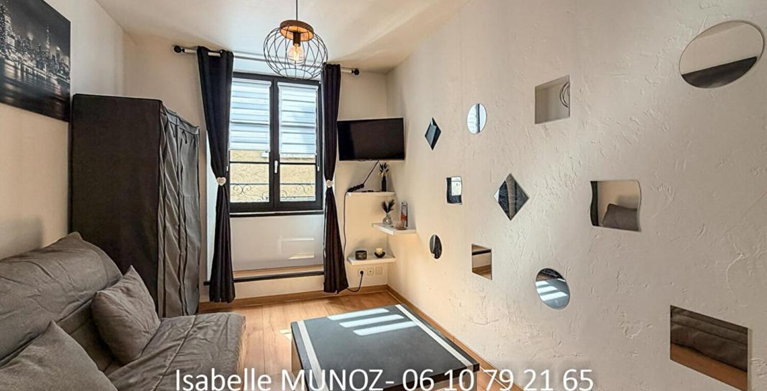 Immeuble Riom, 122 m2 et 180m2 de dépendances (grange avec parking, cave voutée?) — photo 1