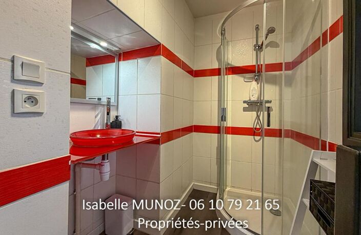 Immeuble Riom, 122 m2 et 180m2 de dépendances (grange avec parking, cave voutée?) — photo 3