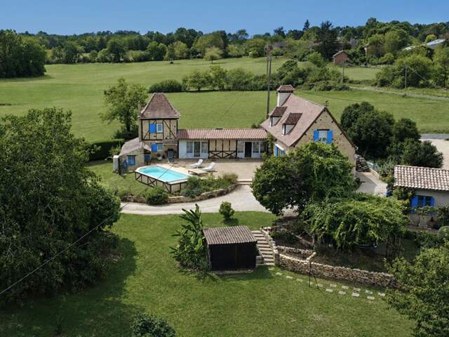 Charmante maison périgourdine avec piscine, beau jardin et dépendances — photo du bien