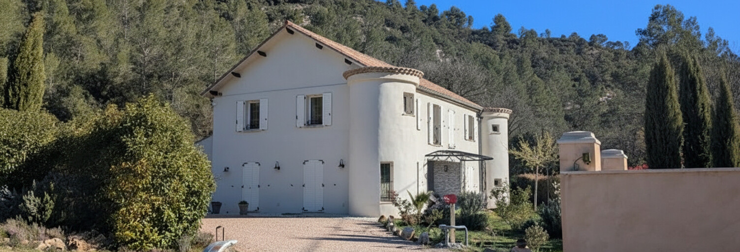 Maison 9 Pièces 305 m² à vendre à Vins-sur-Caramy (83170)