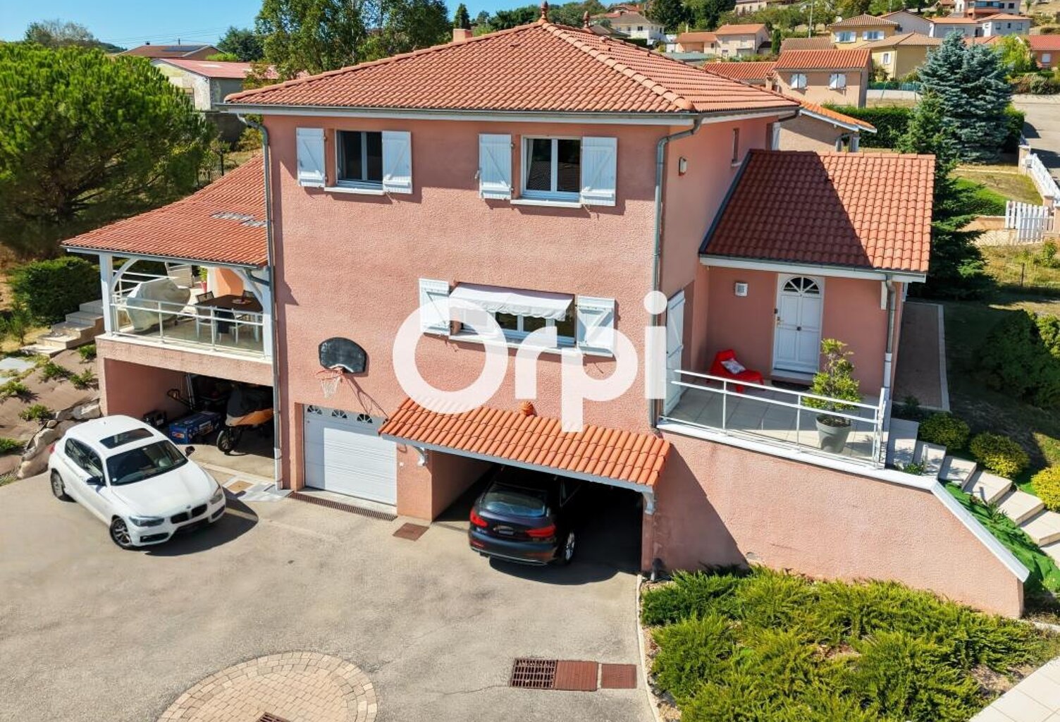 🏡 Pomeys – Maison de 195 m², 5 chambres, sous-sol et espaces extérieurs — photo 1