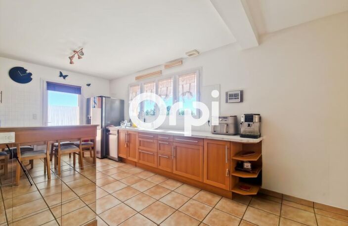 🏡 Pomeys – Maison de 195 m², 5 chambres, sous-sol et espaces extérieurs — photo 4