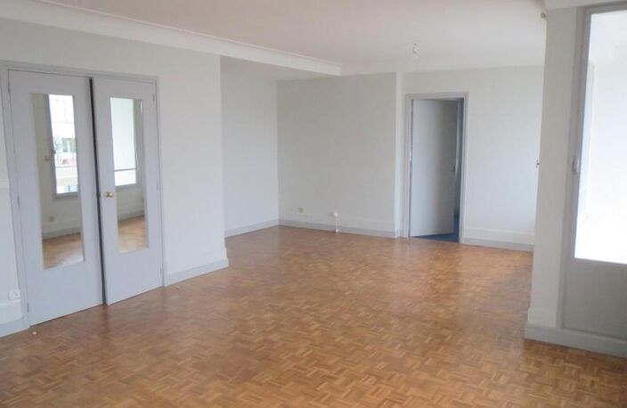 Location appartement 4 pièces 113 m² à Tours (37000) — photo 2