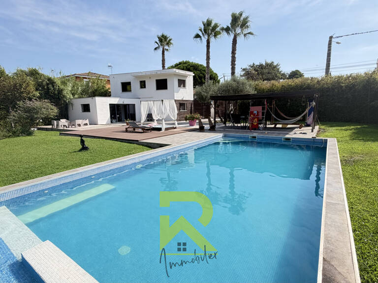 Villa contemporaine avec piscine, vaste terrain arboré et fo — photo 1