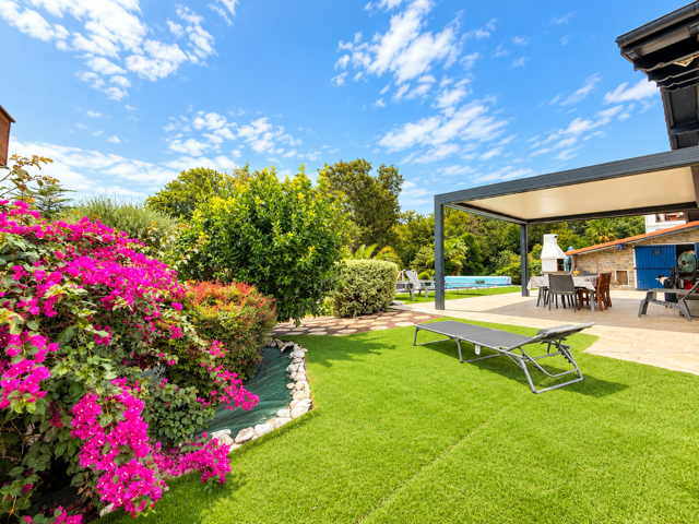 BELLE MAISON EN PARFAIT ETAT-TERRASSES PISCINE ET GARAGE — photo du bien