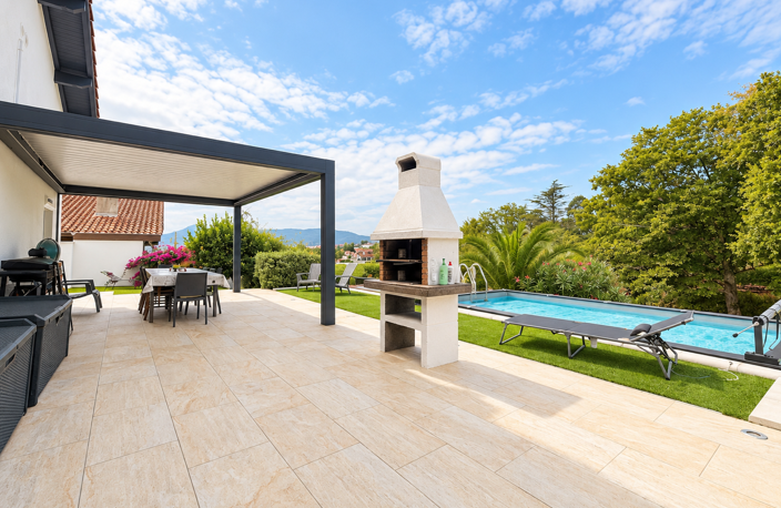 BELLE MAISON EN PARFAIT ETAT-TERRASSES PISCINE ET GARAGE — photo 2