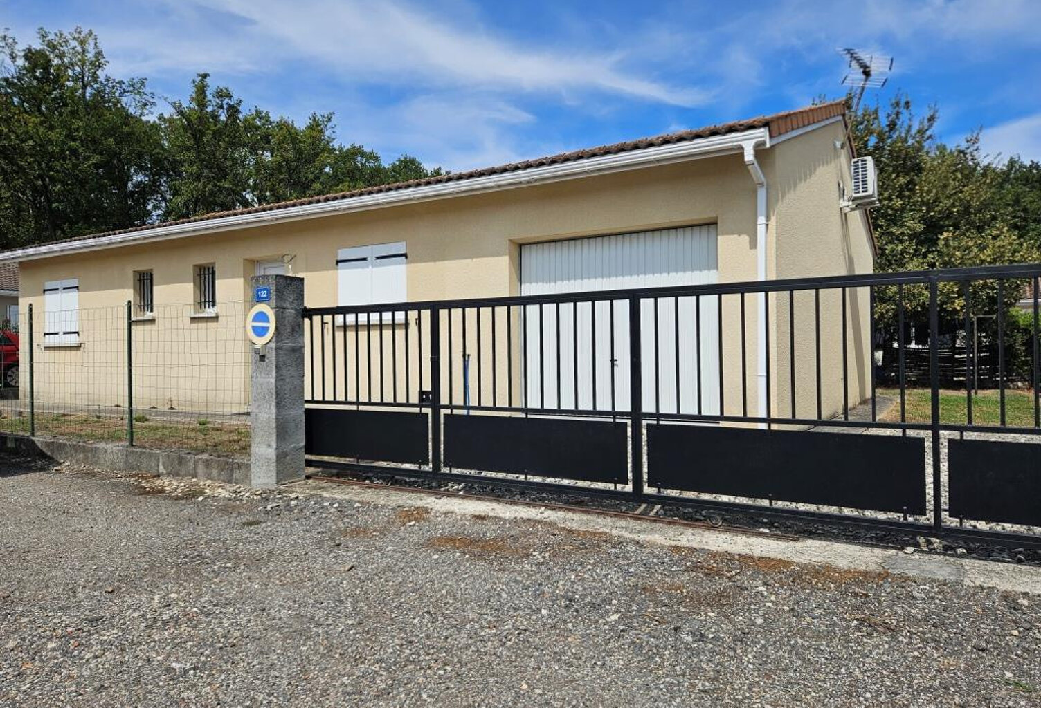 ST YZAN MAISON 3 CHAMBRES AVEC GARAGE — photo 1