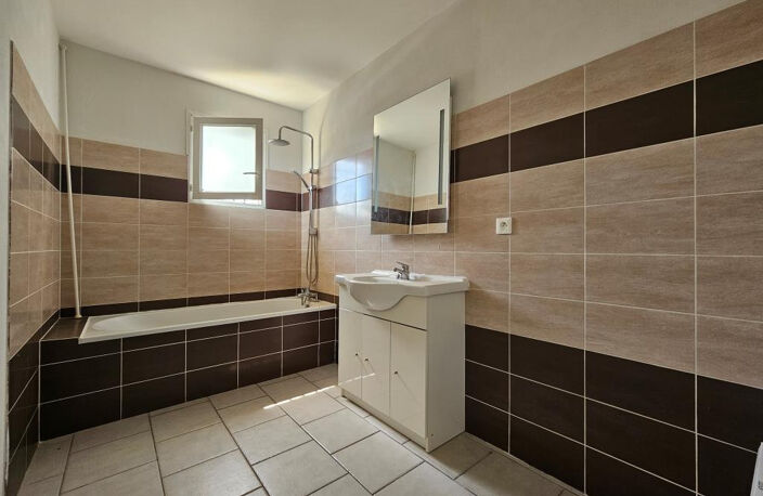 ST YZAN MAISON 3 CHAMBRES AVEC GARAGE — photo 3