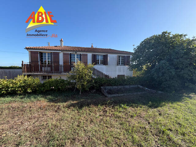 BENET  Maison 4 chambres avec terrain de 930 m2 et garage c — photo du bien