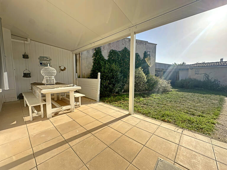 Maison meublée avec jardin, terrasse couverte et dépendance — photo 1