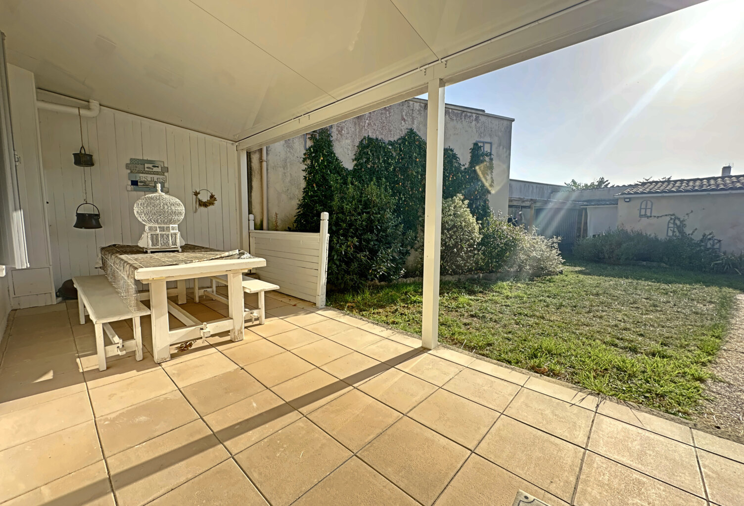 Maison meublée avec jardin, terrasse couverte et dépendance — photo 1