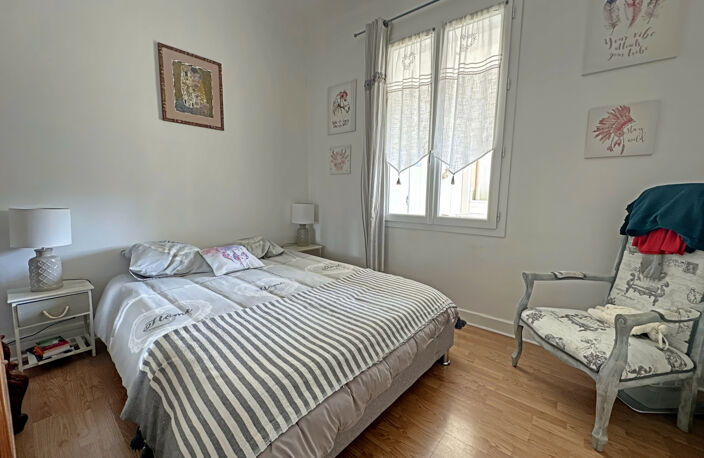 Maison meublée avec jardin, terrasse couverte et dépendance — photo 5