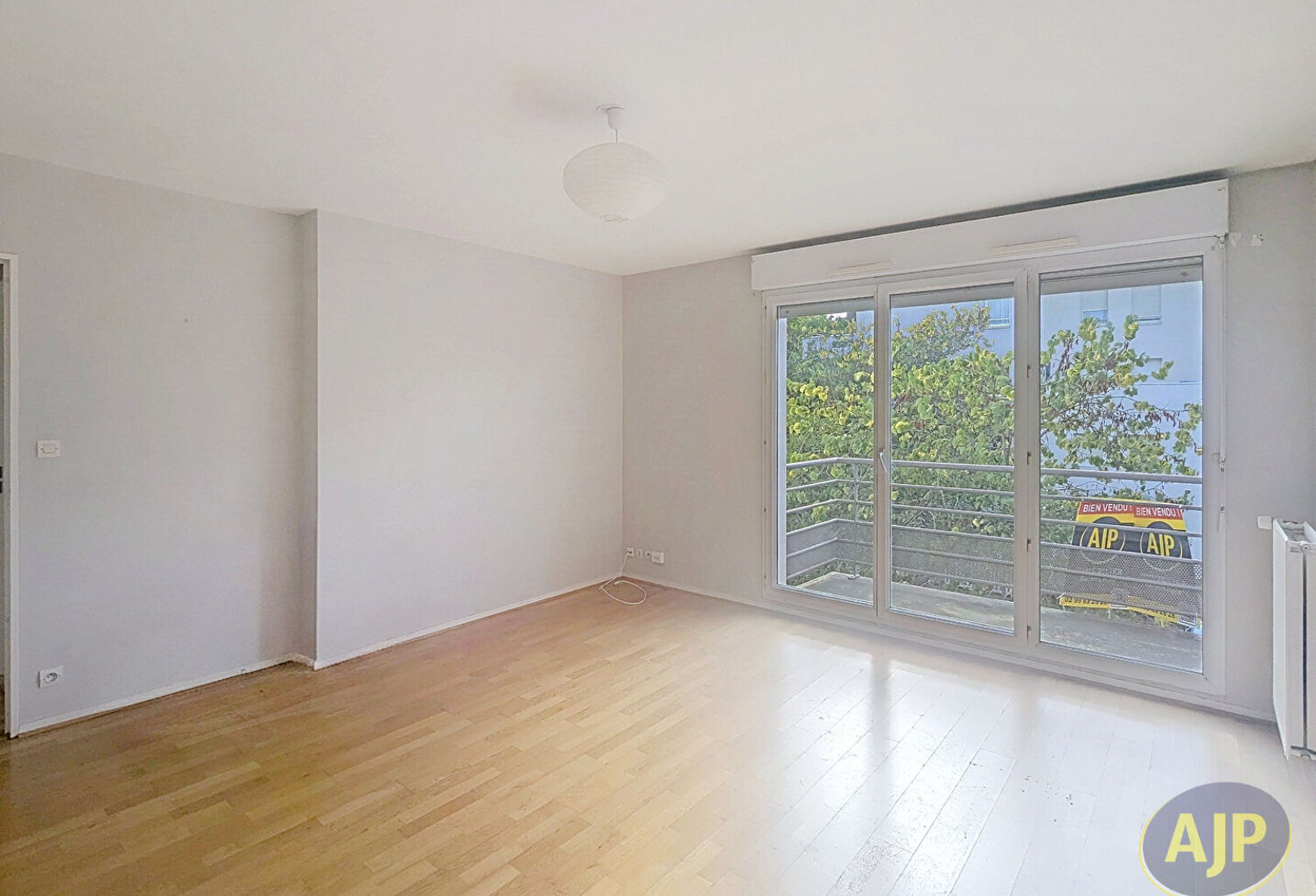Appartement - 2 chambres - garage - cave - balcon — photo 1