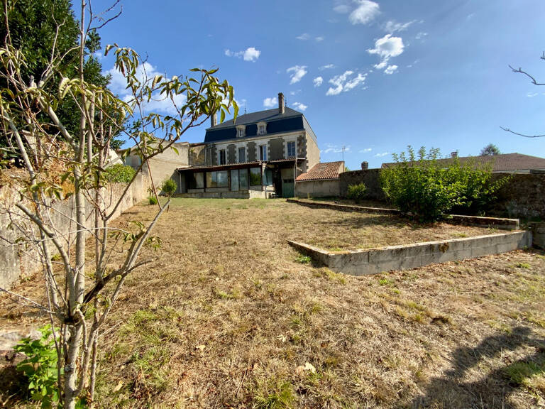 Maison Montendre 12 pièces 370 m2 — photo 1