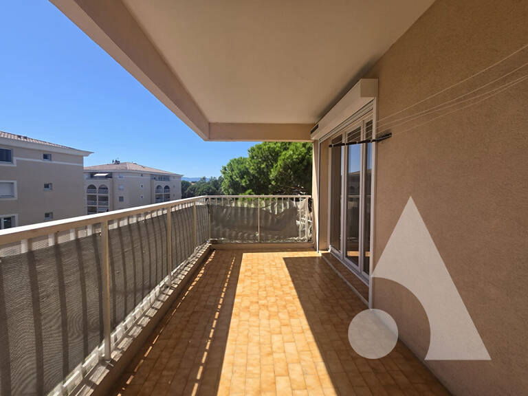 APPARTEMENT 3PIECES, 66m² env., PARKING ET CAVE - FREJUS — photo 1