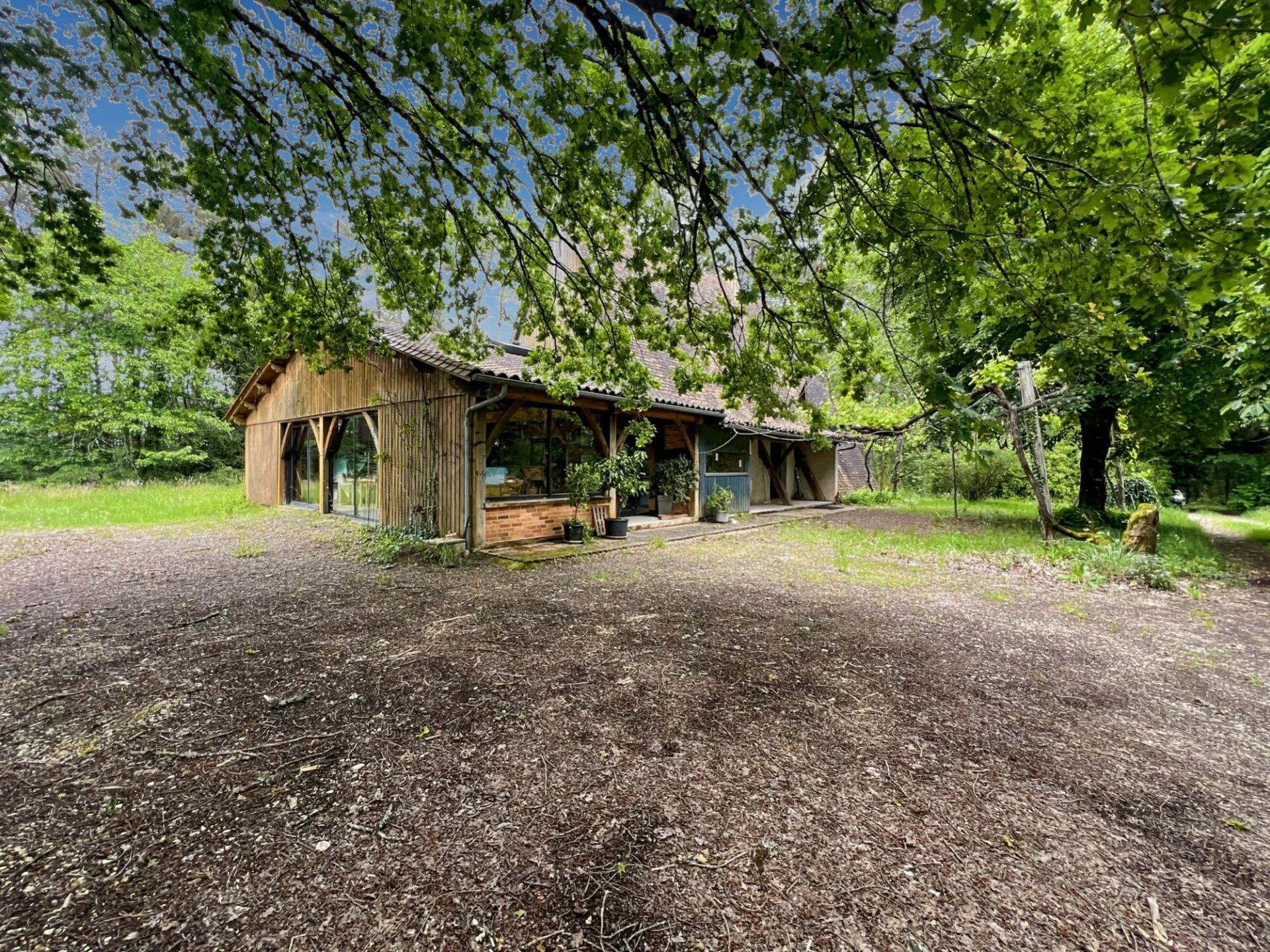 Maison 4 pièces 250 m² · à Saint-Félix-de-Reillac-Et-Mortemart · 250 m² · 245 000 €