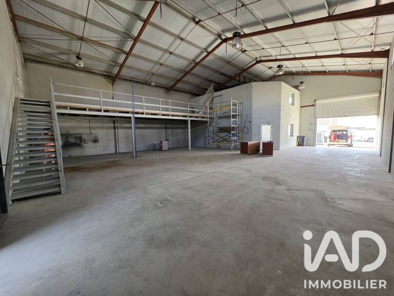 Vente Garage 370 m&sup2; — photo 1