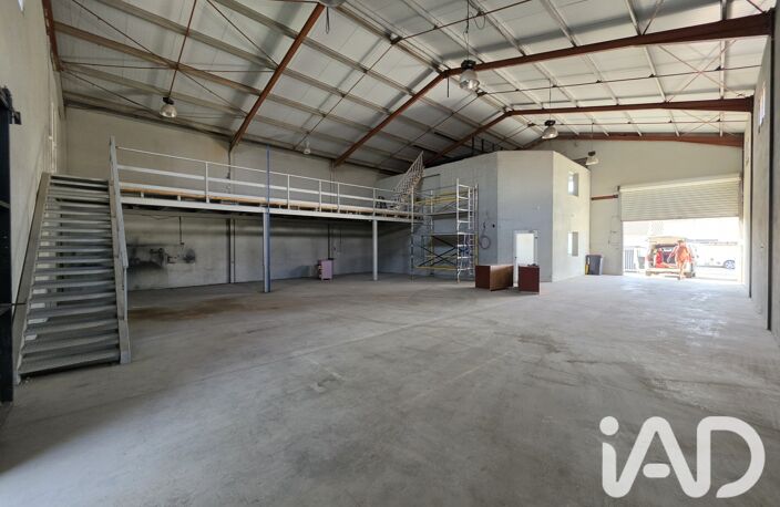 Vente Garage 370 m&sup2; — photo 2