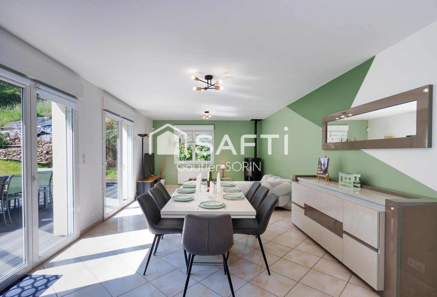 Maison contemporaine rénovée de 138 m²  Vie de plain-pied  Jardin paysagé avec ruisseau — photo 1